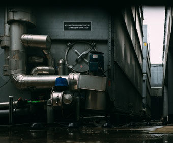 流量竞争加剧，行业加速转型：玩家积极探索多元价值转化路径